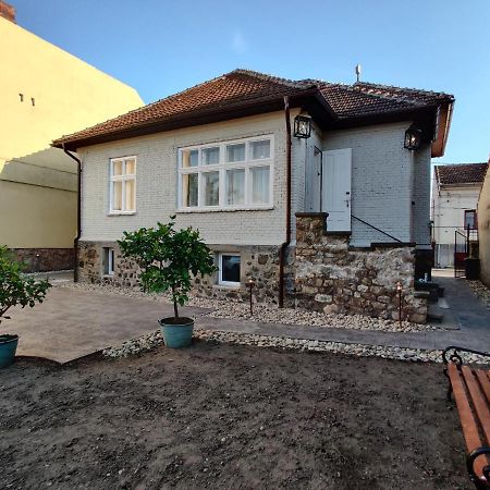 Vila Orient Хунедоара Экстерьер фото
