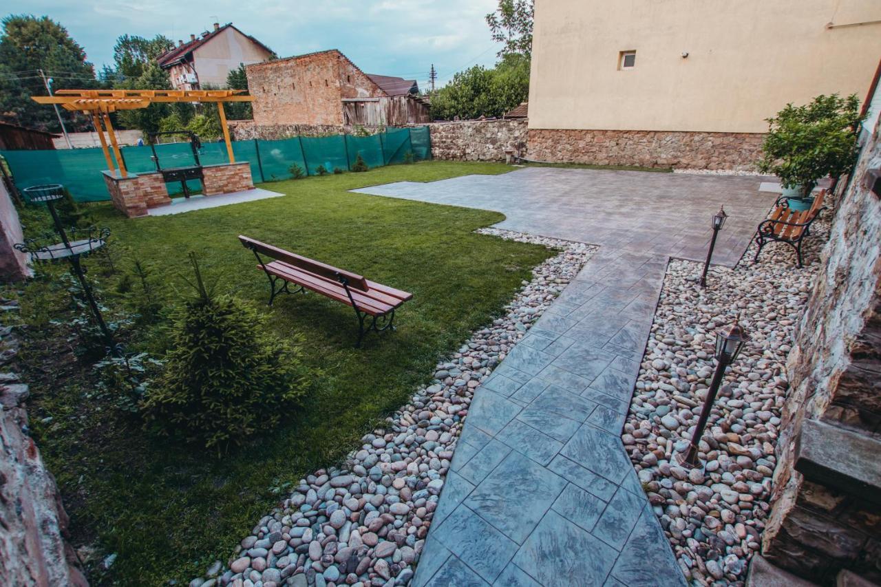 Vila Orient Хунедоара Экстерьер фото